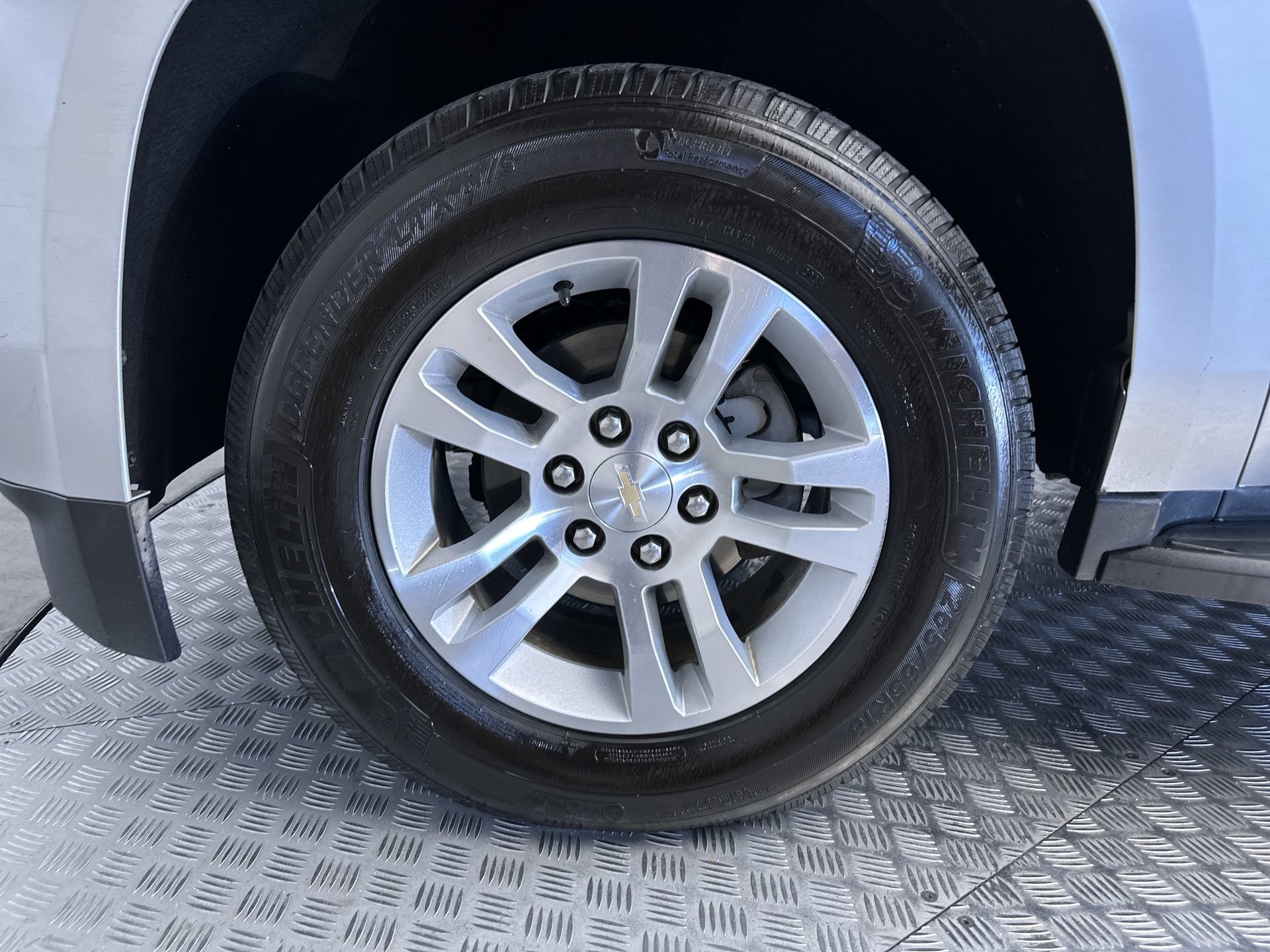 Used 2018 Chevrolet Suburban LT AWD/4WD image 29