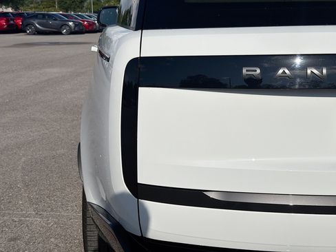 Used 2023 Land Rover Range Rover SE AWD/4WD image 10