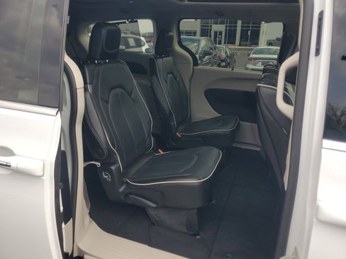 Used 2021 Chrysler Pacifica Limited w/ Uconnect Theater Family Group AWD/4WD image 29