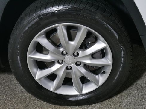 Used 2017 Jeep Cherokee Limited AWD/4WD image 15