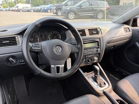 Used 2012 Volkswagen Jetta SE FWD image 14