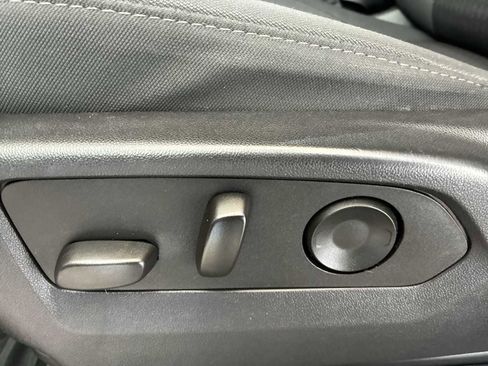 Used 2022 Chevrolet Silverado 1500 Custom image 14