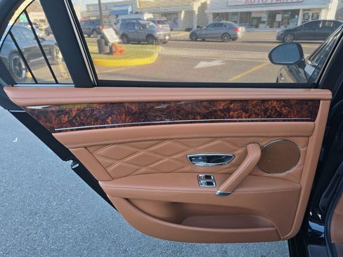 Used 2014 Bentley Flying Spur W12 image 32