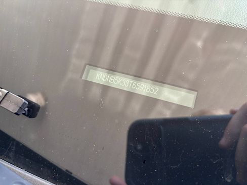 Used 2026 Kia Carnival FWD image 32
