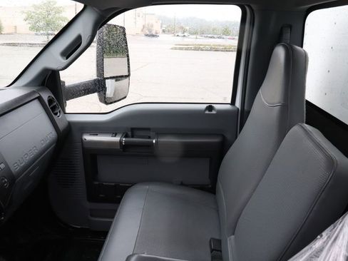 Used 2022 Ford F750 2WD Regular Cab Super Duty image 13
