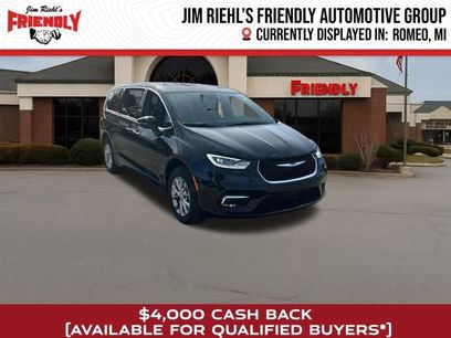 New 2026 Chrysler Pacifica Select