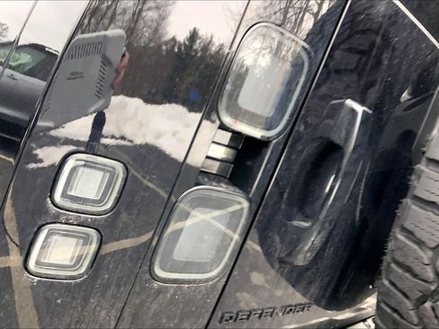 New 2026 Land Rover Defender 110 OCTA image 5