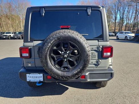 Used 2023 Jeep Wrangler Unlimited w/ Cold Weather Group AWD/4WD image 6
