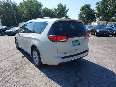 Used 2020 Chrysler Pacifica Touring-L FWD image 7