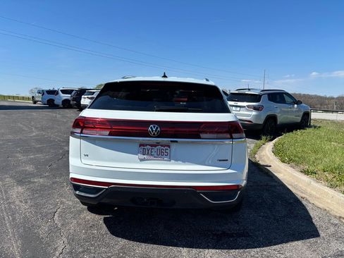 Used 2025 Volkswagen Atlas Cross Sport SE image 7