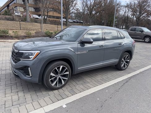 Used 2025 Volkswagen Atlas Cross Sport SEL Premium R-Line image 1