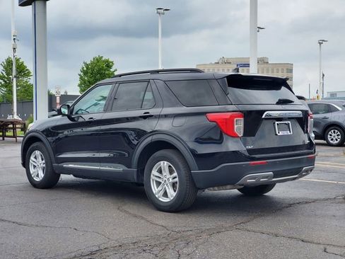 Used 2023 Ford Explorer XLT w/ Equipment Group 202A AWD/4WD image 4