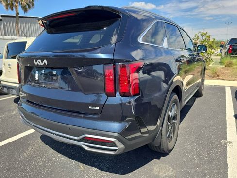 Certified 2023 Kia Sorento EX FWD image 9