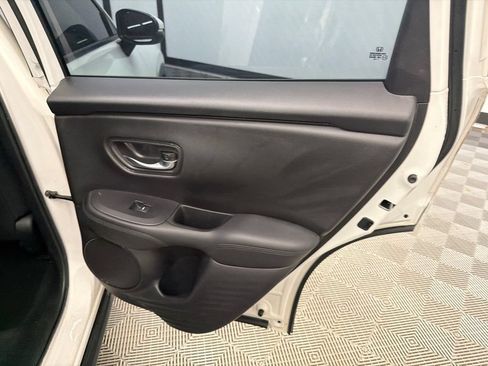 Used 2023 Honda HR-V LX image 16