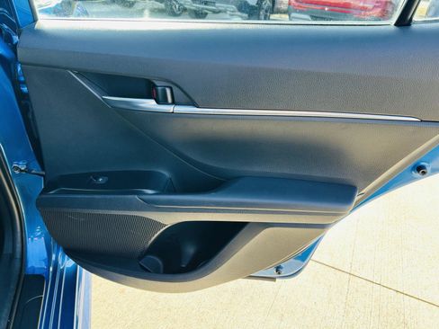 Used 2019 Toyota Camry SE image 25