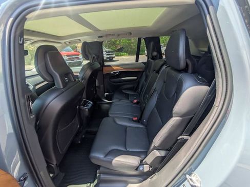 Used 2021 Volvo XC90 T6 Momentum w/ Climate Package AWD/4WD image 31