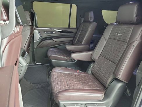 Used 2023 Cadillac Escalade ESV Sport Platinum w/ Heavy-Duty Trailer Package image 12