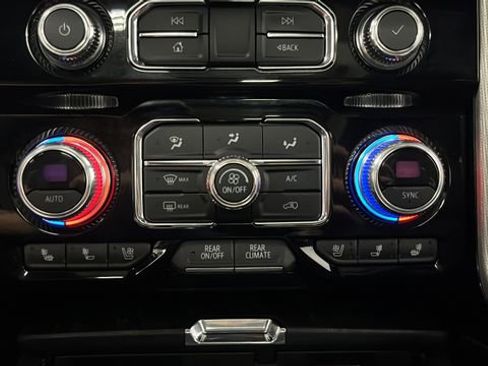 Used 2021 GMC Yukon XL Denali w/ Denali Premium Package AWD/4WD image 18