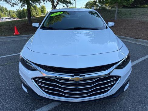 Used 2024 Chevrolet Malibu LT FWD image 2