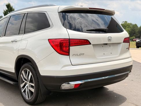Used 2018 Honda Pilot Touring image 3