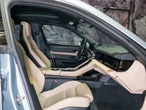 Used 2021 Porsche Taycan image 9