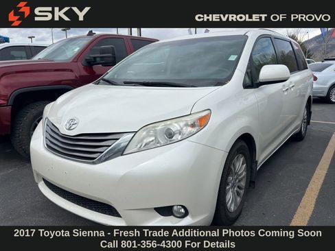 Used 2017 Toyota Sienna XLE w/ XLE Navigation Package image 1