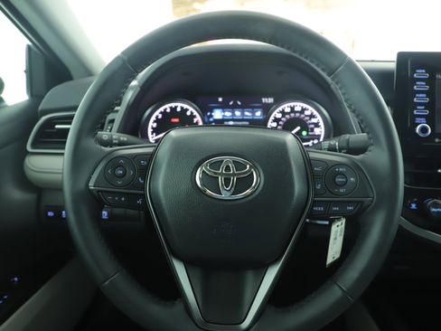 Used 2023 Toyota Camry SE image 18