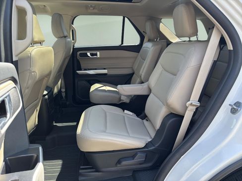 Used 2023 Ford Explorer XLT w/ Equipment Group 202A AWD/4WD image 16