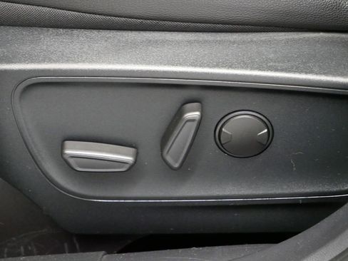 Used 2020 Ford Escape Titanium image 6