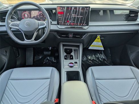 New 2026 Volkswagen Tiguan SE image 16