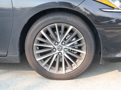 Used 2025 Lexus ES 350 w/ Premium Package FWD image 11