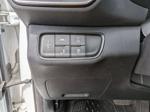 Used 2019 Hyundai Santa Fe SE AWD/4WD image 16