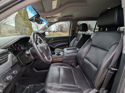Used 2020 Chevrolet Suburban LT w/ Luxury Package image 10