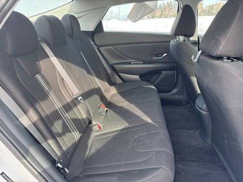 Used 2023 Hyundai Elantra SEL w/ Convenience Package image 11