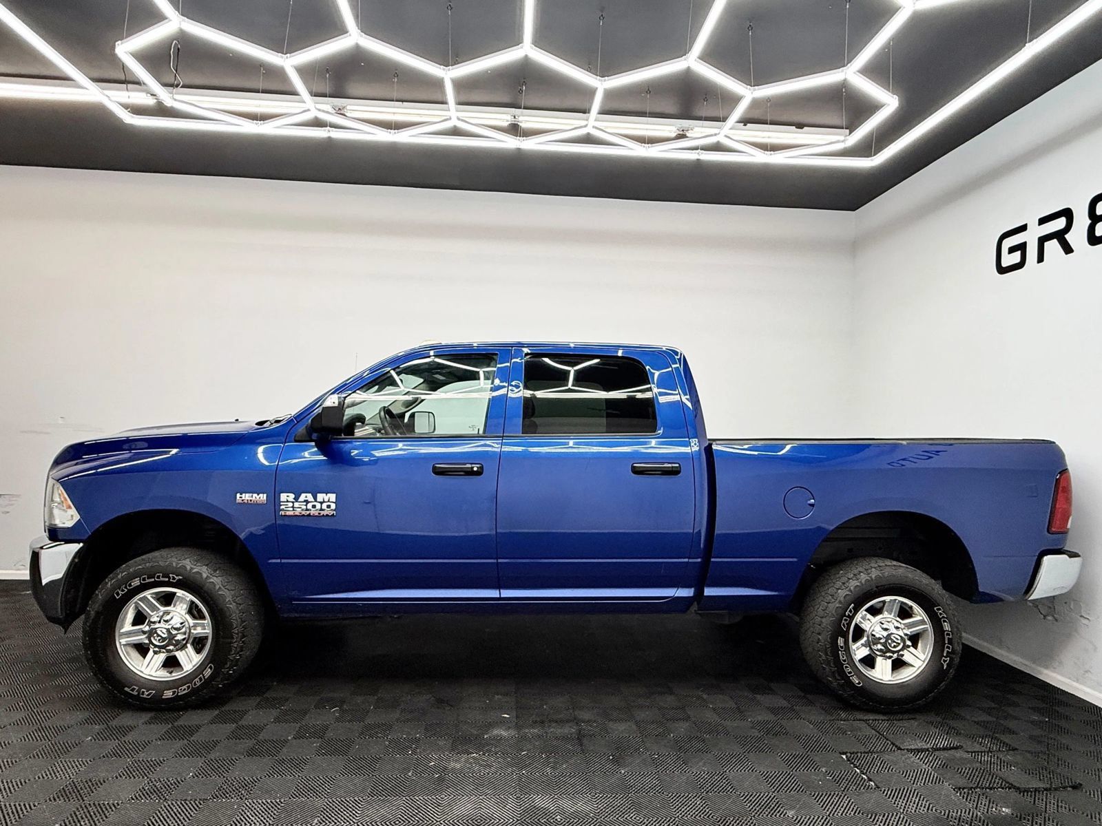 Used 2018 RAM 2500 Tradesman w/ Chrome Appearance Group AWD/4WD image 4