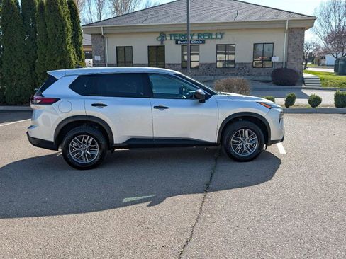 Used 2024 Nissan Rogue S image 6