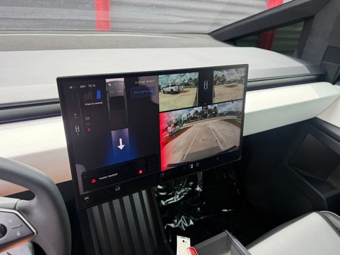 Used 2024 Tesla Cybertruck AWD Crew Cab image 25