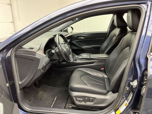 Used 2020 Toyota Avalon XLE w/ Carpet Mat Package FWD image 3