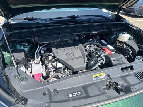 Used 2023 Toyota Highlander XLE AWD/4WD image 46