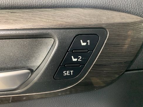 Used 2023 Toyota Highlander Limited image 18