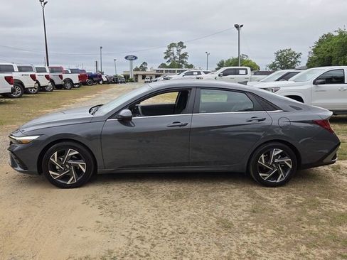 Used 2025 Hyundai Elantra SEL FWD image 5