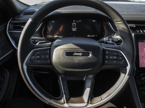 New 2025 Jeep Grand Cherokee Limited w/ Luxury Tech Group II image 30