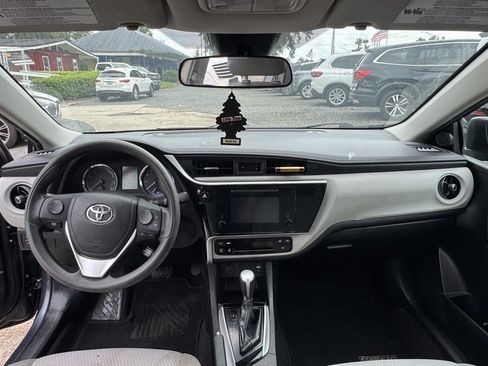 Used 2018 Toyota Corolla LE FWD image 10