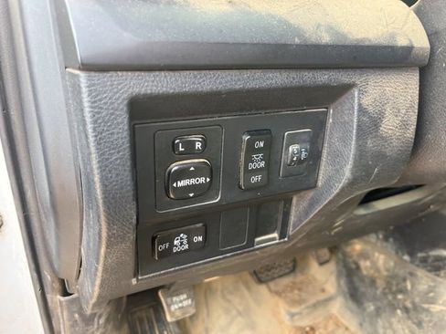 Used 2017 Toyota Tundra SR image 35