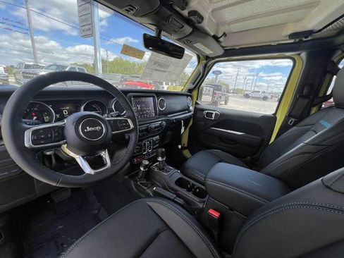 New 2023 Jeep Wrangler Unlimited Rubicon 4xe w/ Cold Weather Group AWD/4WD image 19