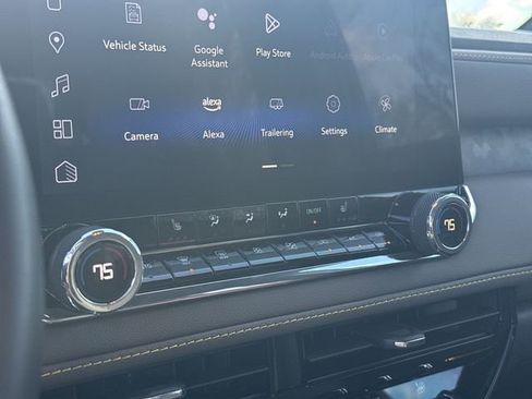 Used 2024 Chevrolet Colorado ZR2 w/ Technology Package image 18