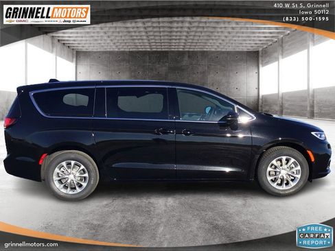 New 2026 Chrysler Pacifica Select AWD/4WD image 4