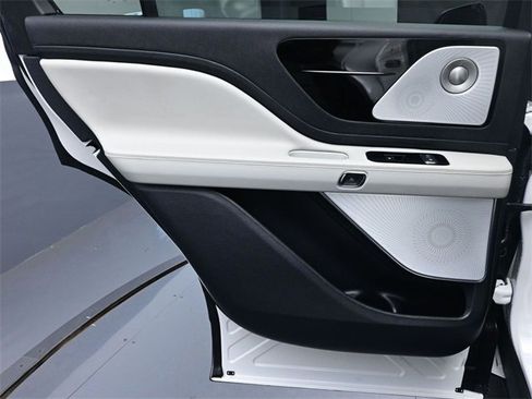 Used 2025 Lincoln Aviator Reserve w/ Equipment Group 201A image 23