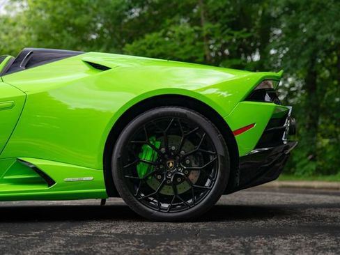 Used 2023 Lamborghini Huracan EVO AWD/4WD image 32