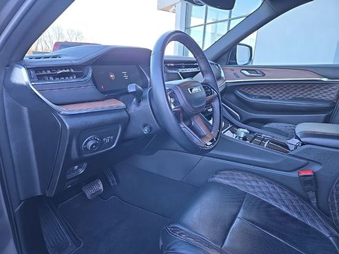 Used 2025 Jeep Grand Cherokee Summit AWD/4WD image 37